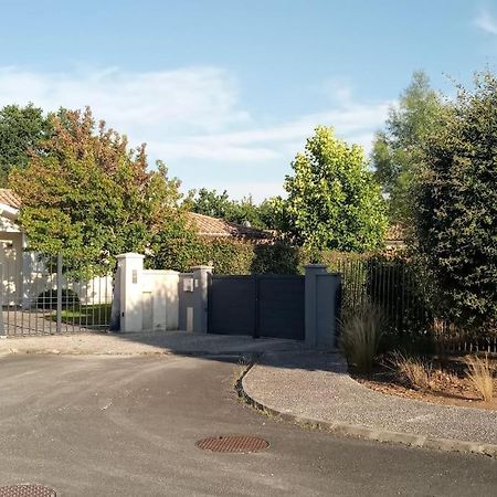Petite Maison Avec Jardin Entre Lac Et Village Hourtin Exterior foto