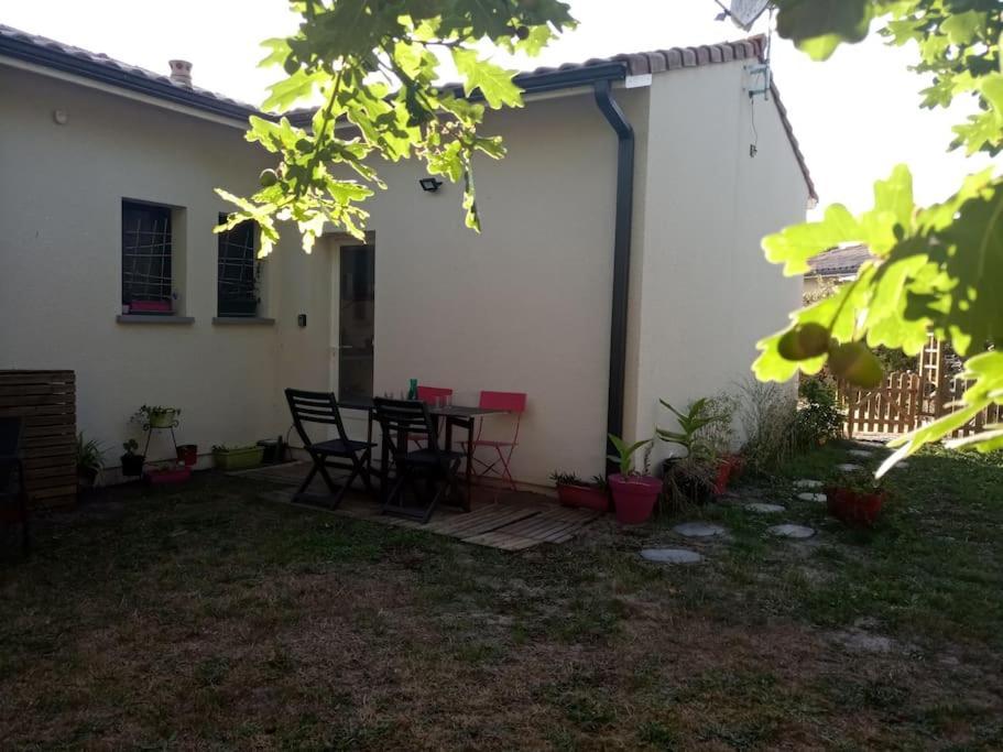 Petite Maison Avec Jardin Entre Lac Et Village Hourtin Exterior foto
