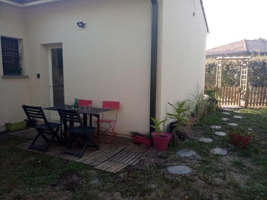 Petite Maison Avec Jardin Entre Lac Et Village Hourtin Exterior foto