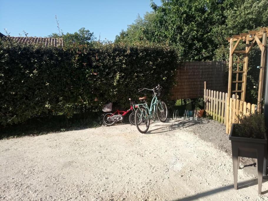 Petite Maison Avec Jardin Entre Lac Et Village Hourtin Exterior foto